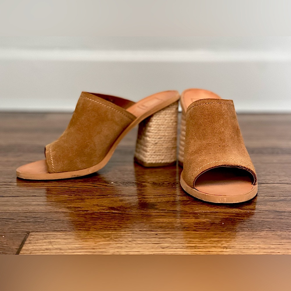 Size 8.5 Dolce Vita Alycia slides.